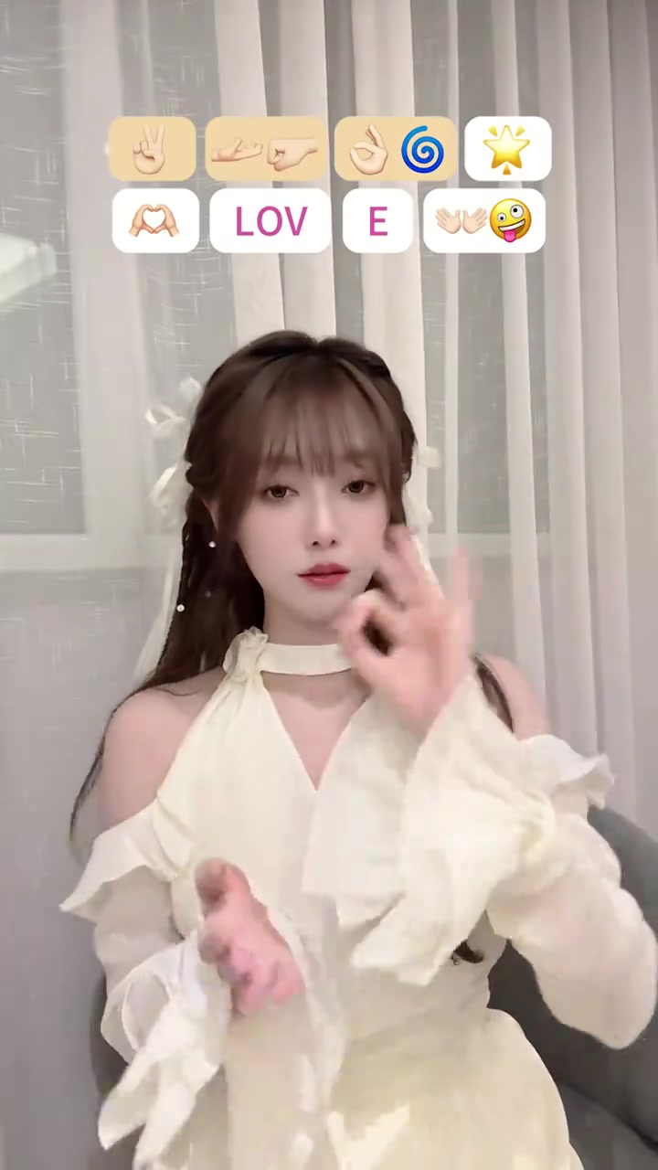 主持小钰分享手势舞视频：把爱串成项链